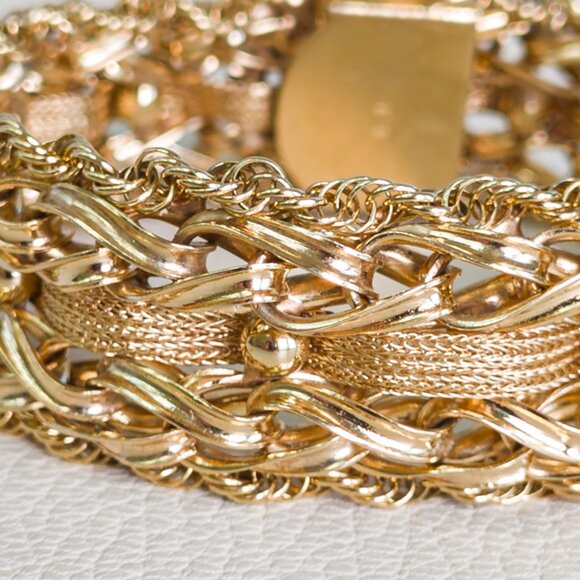 Mid-Century Heavy 14k Gold Ornate Bracelet, 49.9g - Picture 5 of 17